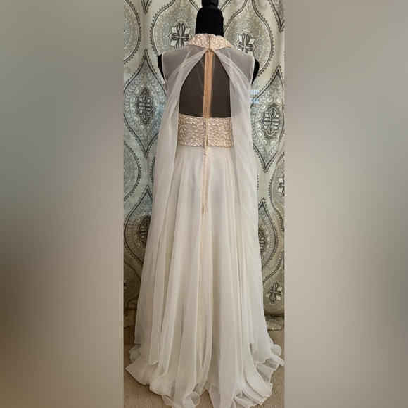 Stunning Vintage 1970’s White Chiffon Gown by the legendary Mike Benet. Size 8 - Picture 6 of 16